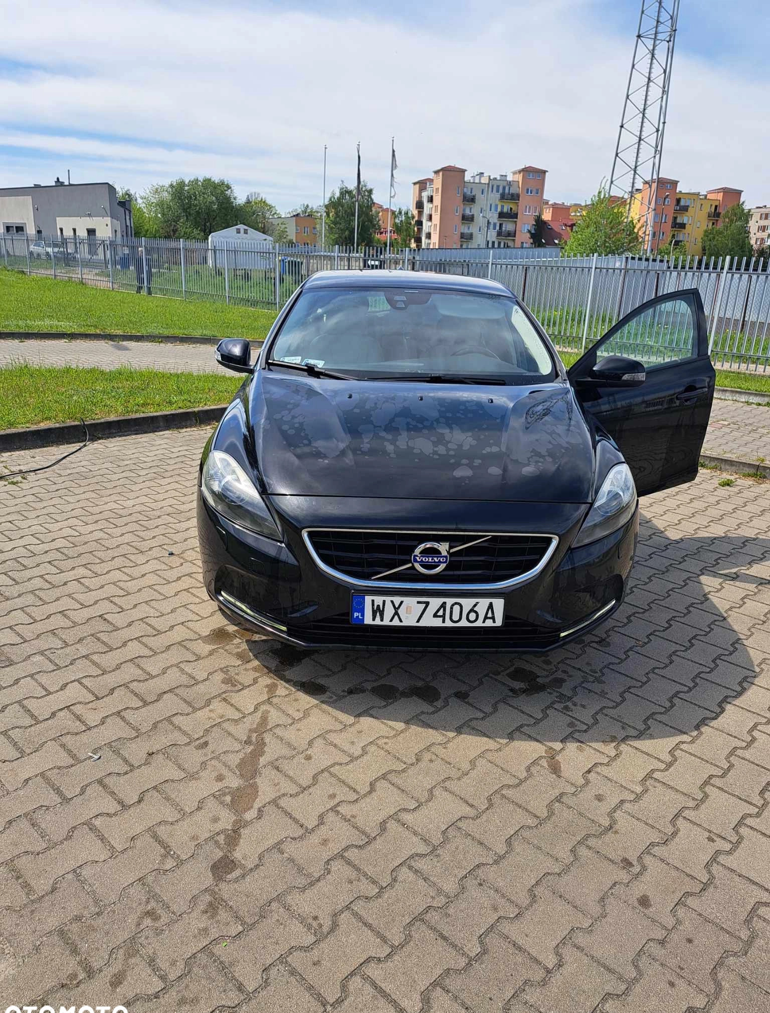 Volvo V40 cena 31900 przebieg: 240000, rok produkcji 2014 z Warszawa małe 29